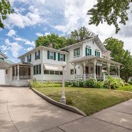 Carriage House Bed & Breakfast Winona Exteriör bild