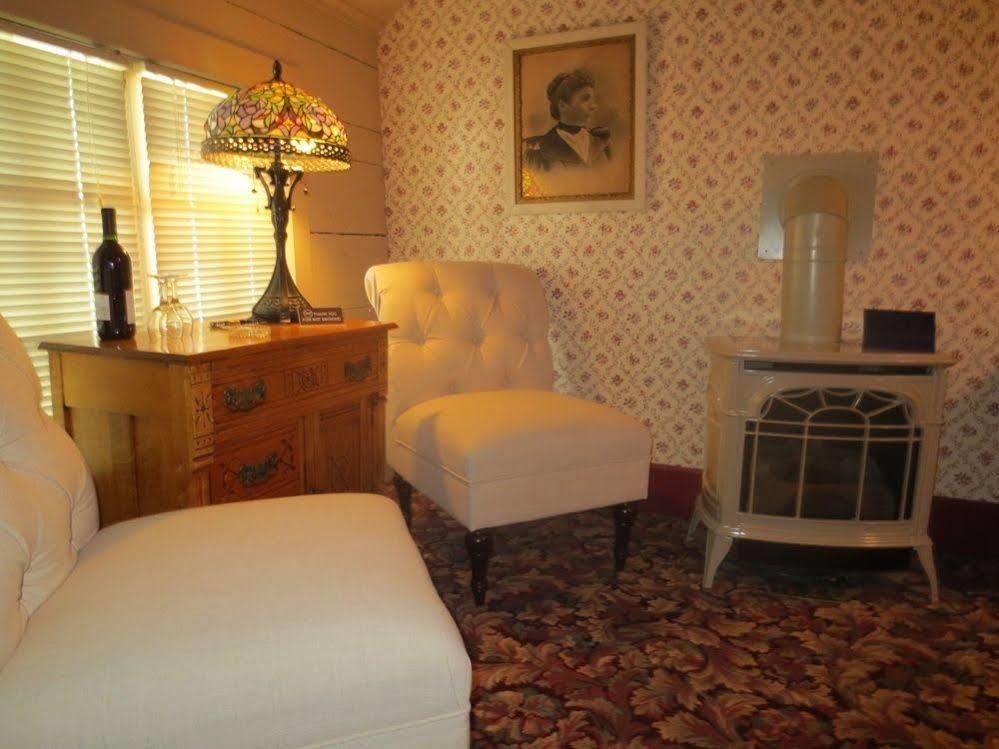 Carriage House Bed & Breakfast Winona Exteriör bild